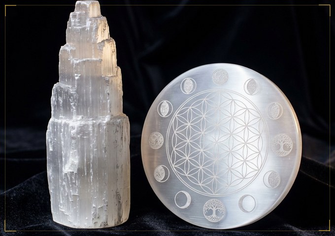 Selenite natural mineral specimen